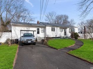 15 E Sycamore St, Central Islip, NY 11722