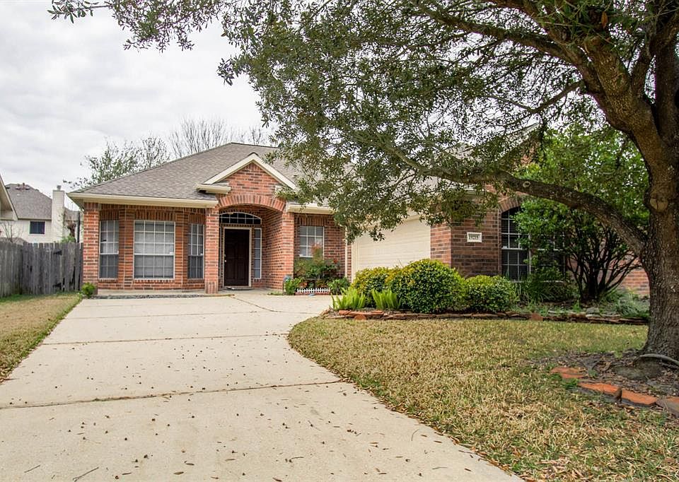 1st image of 19215 Royal Isle Dr