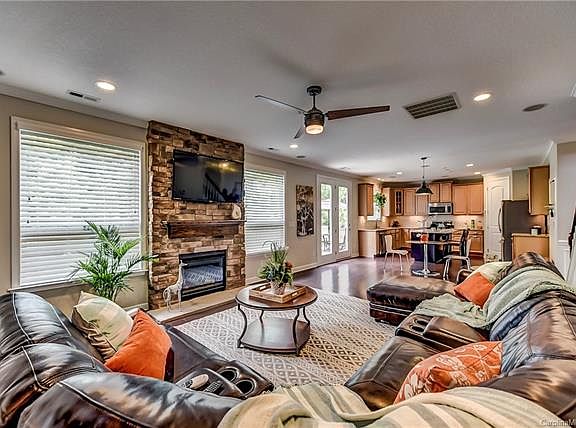 2nd image of 2024 Clarion Dr