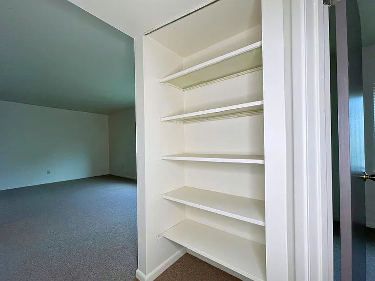 Oak Creek Apartments — Photo 8