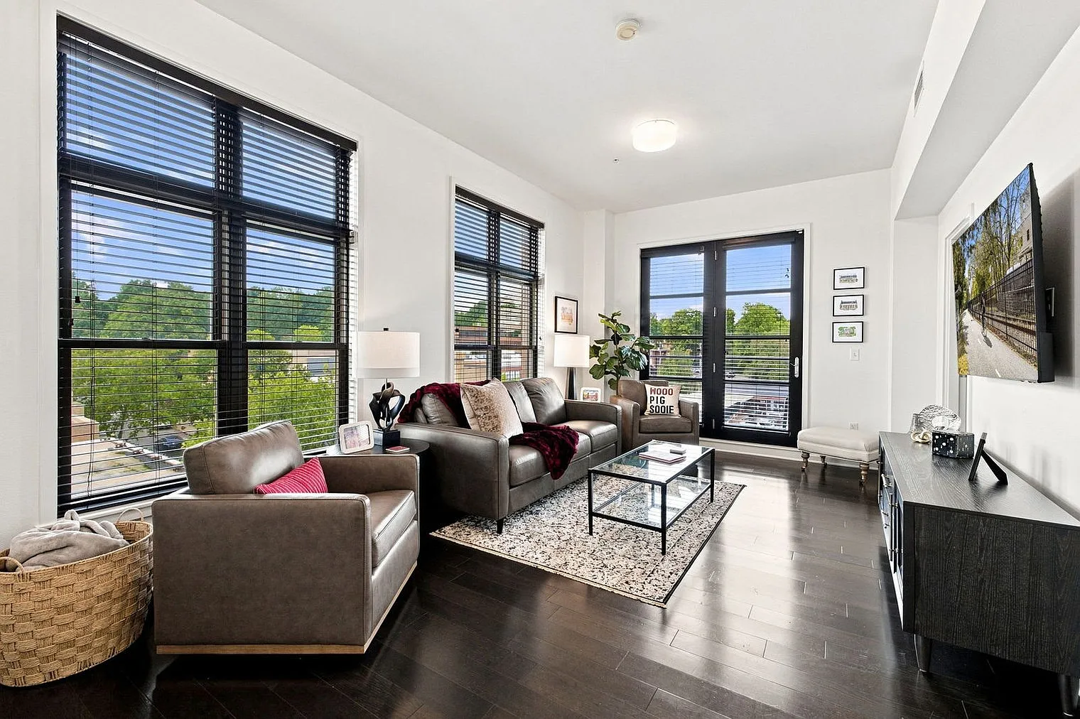 2 bed, 2.0 bath, 1313 sqft, $4,526 — Photo 1
