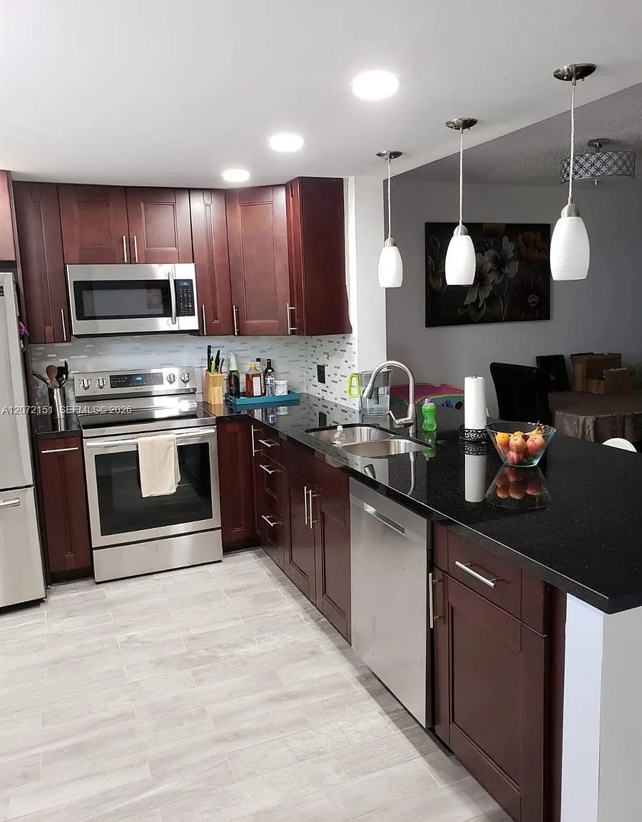 Meadowbrook Condo Apts Bl — Photo 4