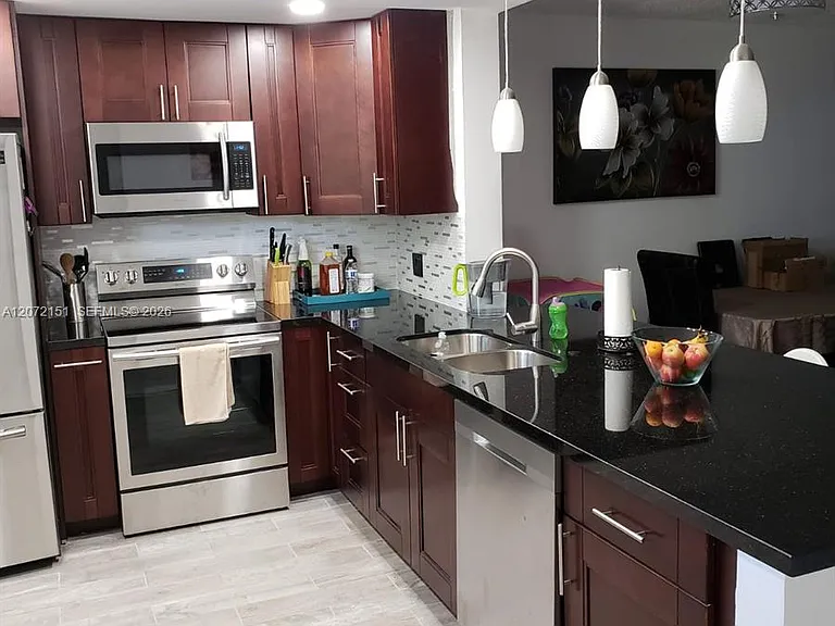 900 NE 12th Ave #302 — Photo 4