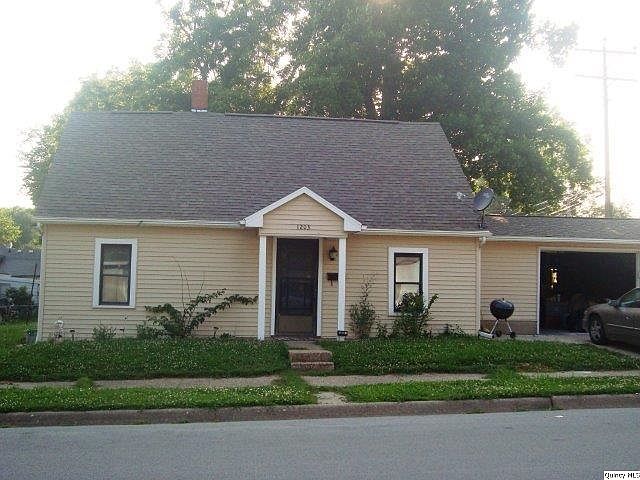 Home for Sale in Quincy, IL $72,500