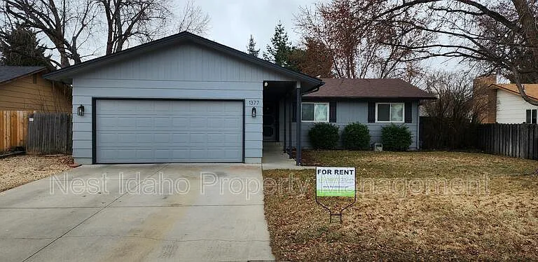 1377 E Wright St — Photo 1