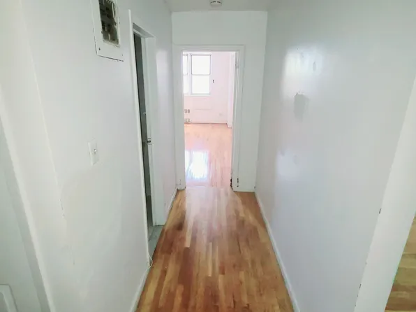 63-11 Queens Boulevard image 15 of 24