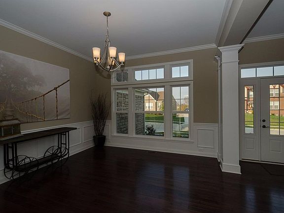 4th image of 587 Ravensridge Ct