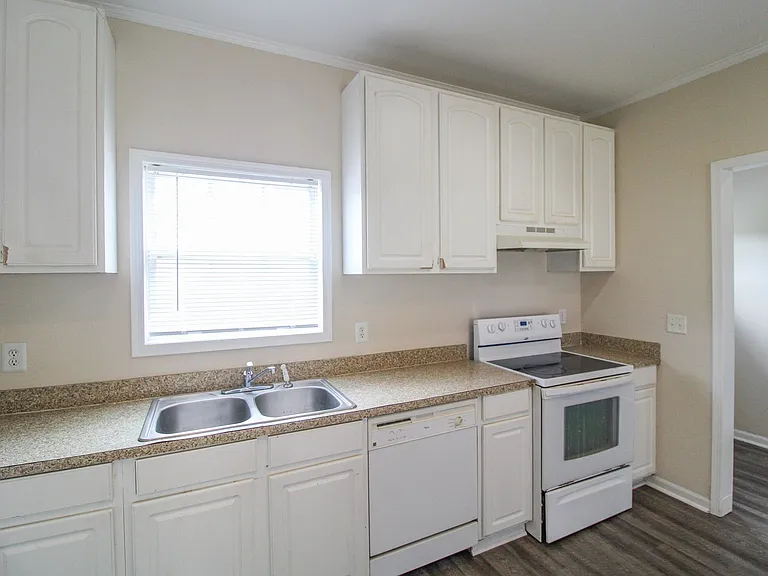 122 Meadows Ln — Photo 10