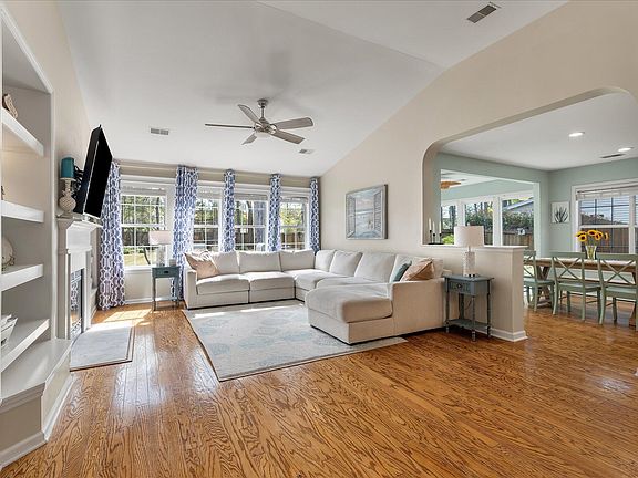 3rd image of 525 Pointe Of Oaks Rd