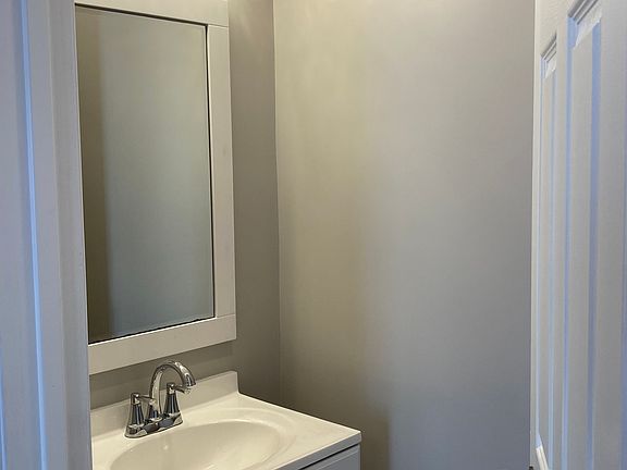 5th image of 36 Chester Ave #1