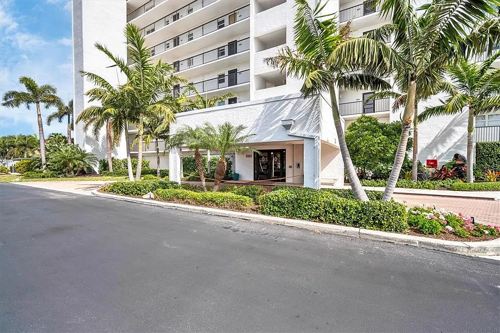 2 bed, 2.0 bath, 1029 sqft, $6,500 — Photo 3
