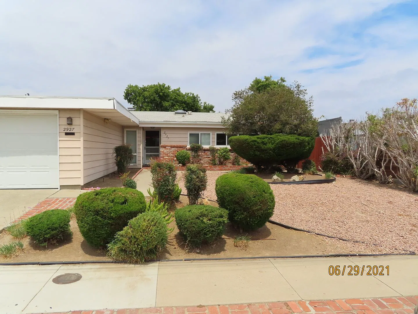 Three bedroom house in Serra Mesa area of San Diego — Photo 2
