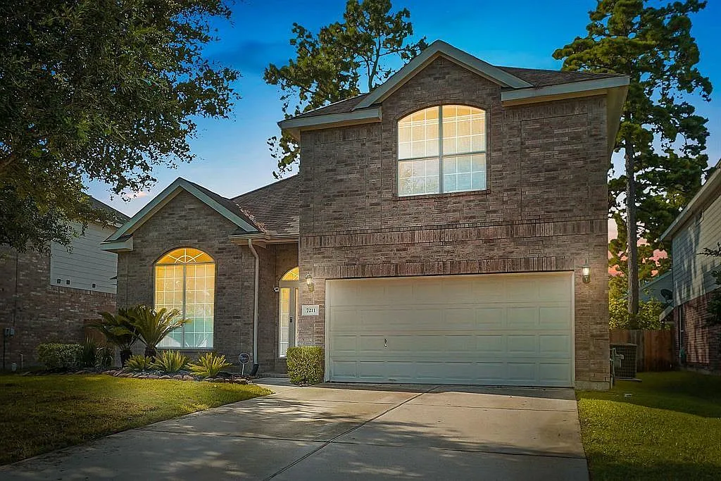 3 bed, 2.5 bath, 2420 sqft, $2,375 — Photo 1