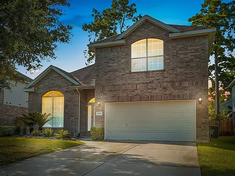 7211 Emerald Run Ln — Photo 1