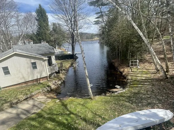 26 Hamilton Dr, Holland, MA 01521