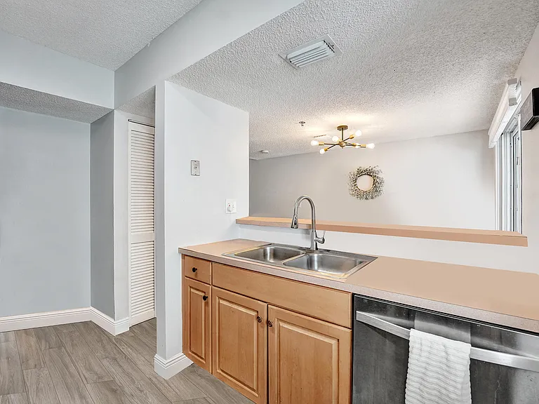 173 Riviera Cir — Photo 11
