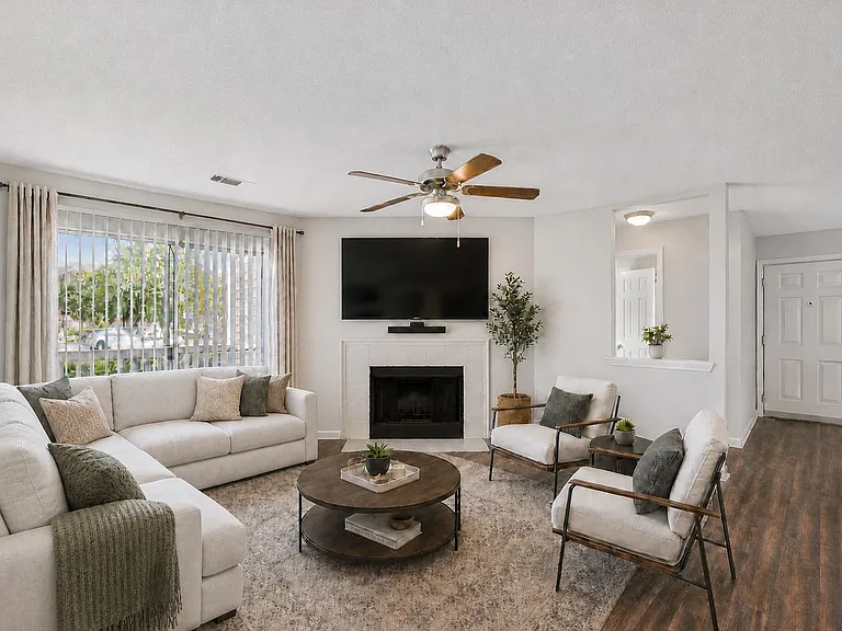 Walker's Crossing — Photo 25