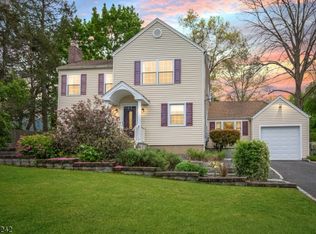 59 Madison St, Gillette, NJ 07933