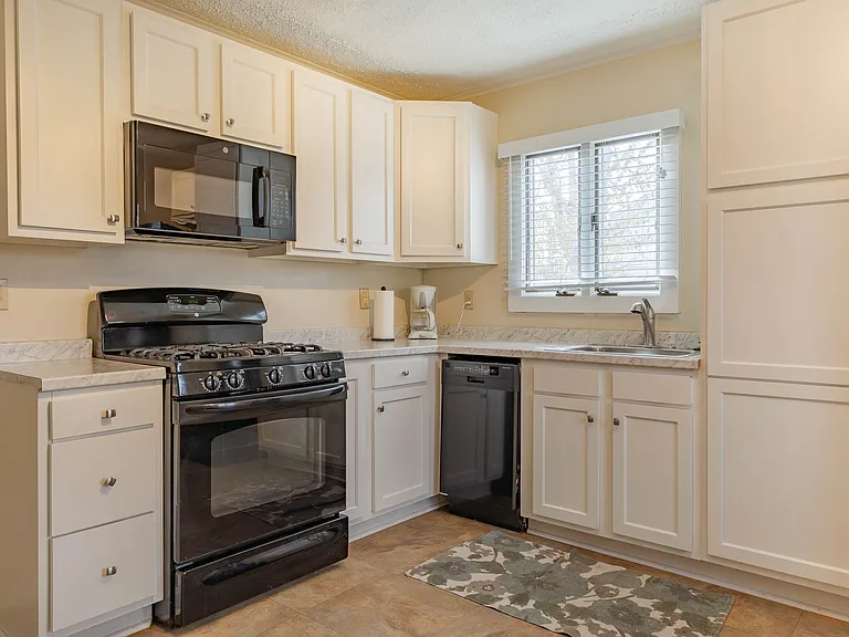 3611 Johnston Way — Photo 6