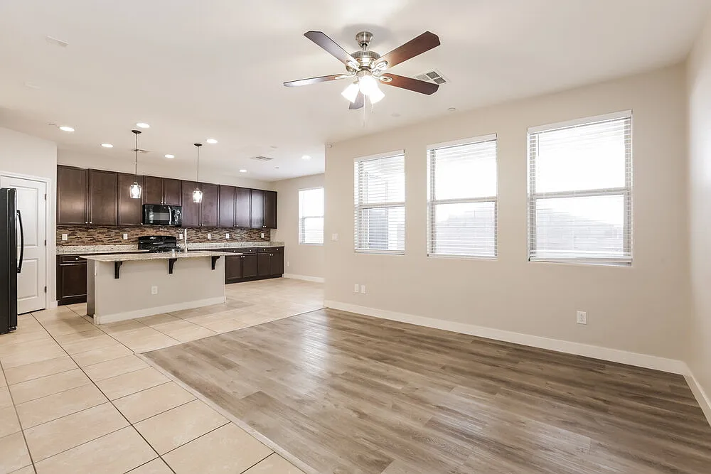 4 bed, 2.5 bath, 1656 sqft, $2,130 — Photo 4