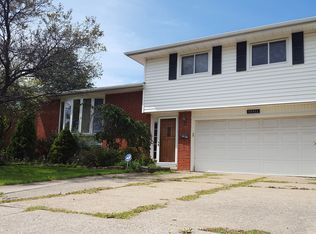 13711 Grove Dr, Garfield Heights, OH 44125