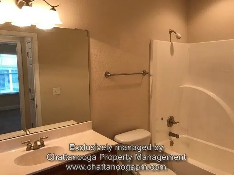 525 Callaway Ct — Photo 13