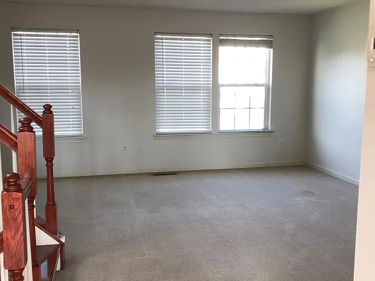 1038 Sparrow Way — Photo 5