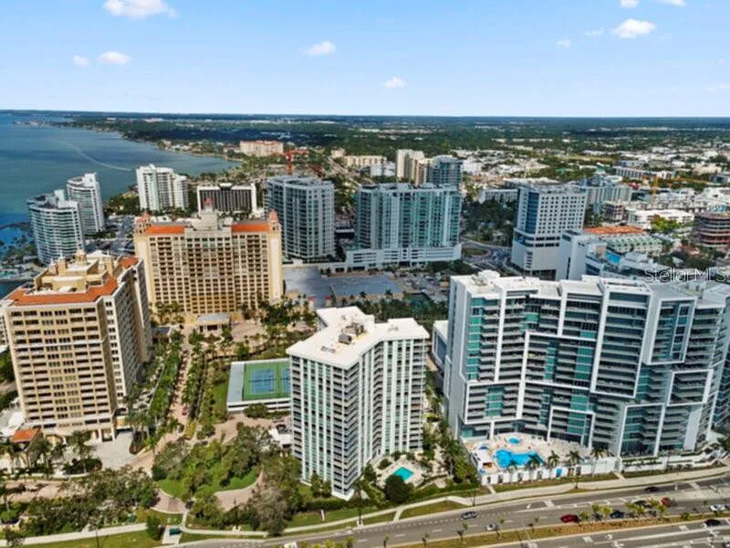 2 bed, 2.0 bath, 1575 sqft, $4,000 — Photo 2