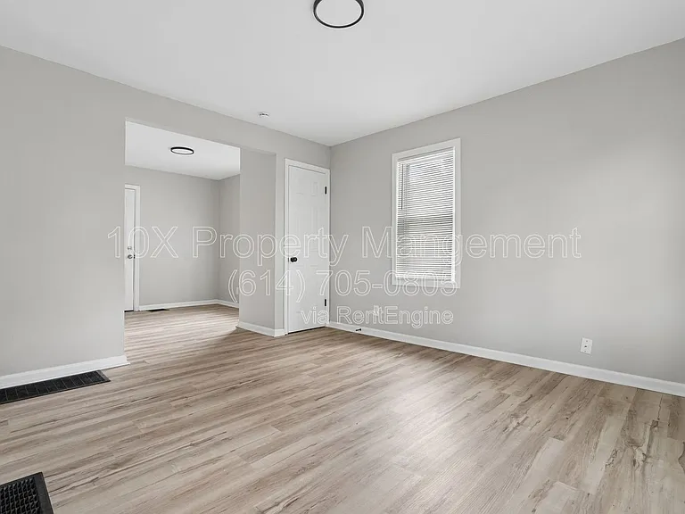 782 Whitethorne Ave — Photo 5