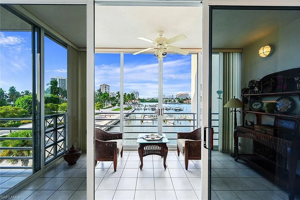 2 bed, 2.0 bath, 1321 sqft, $8,500 — Photo 2