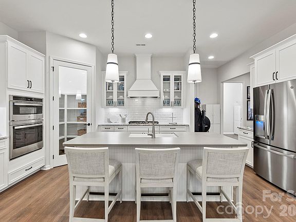 5th image of 114 Northgate Blvd