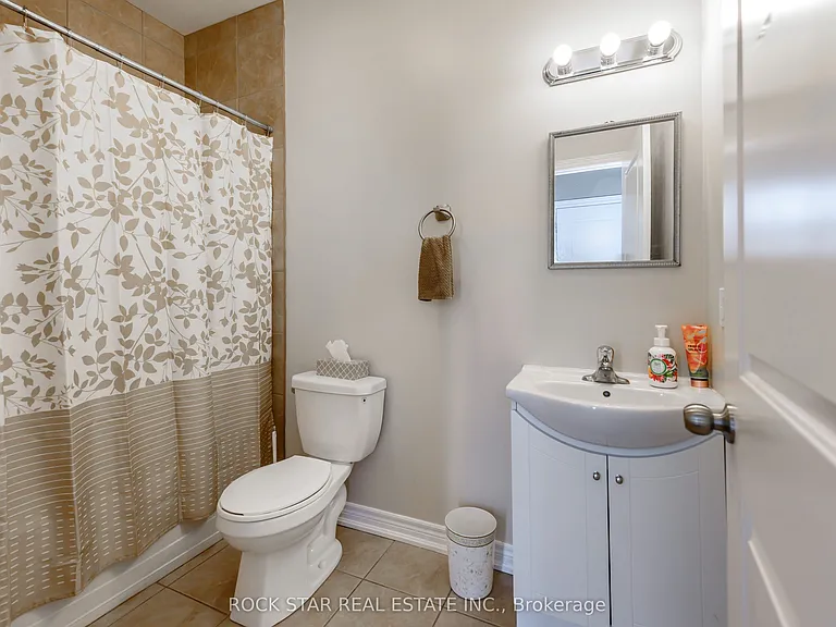 81 Wellington St N — Photo 2