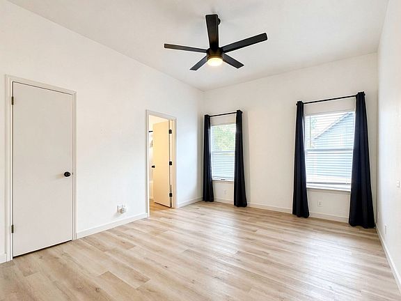 4th image of 4810 Stone Pointe Dr