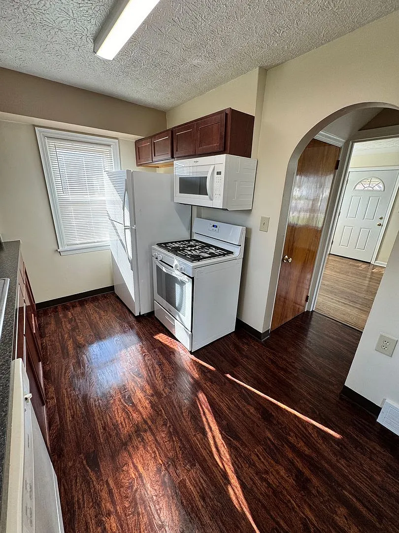 625 Churchill Rd. — Photo 4
