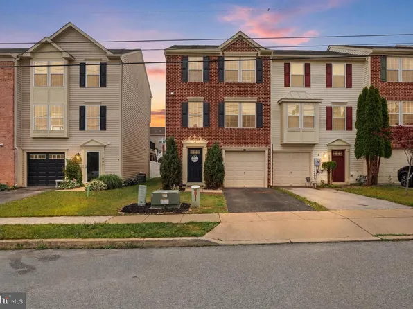 844 Blossom Dr, Hanover, PA 17331