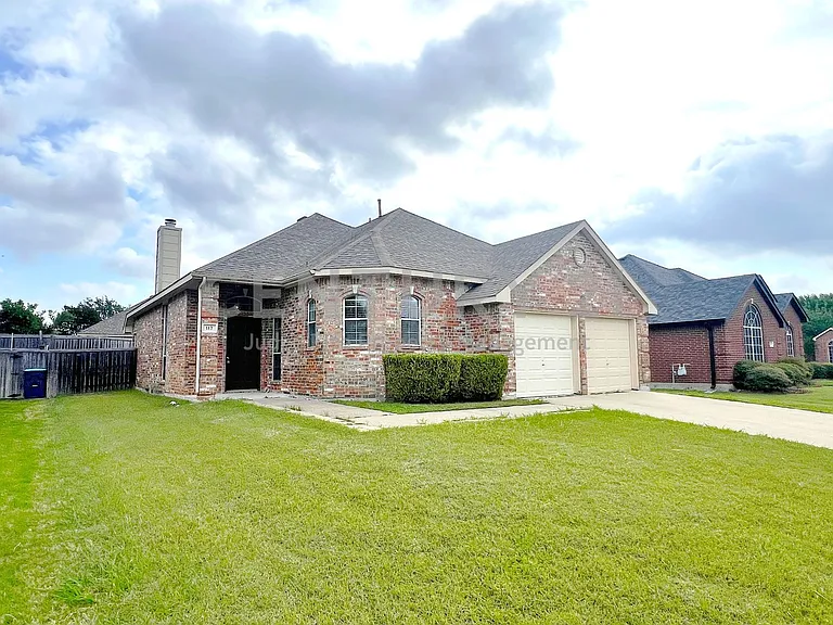 112 Walnut Ln — Photo 1