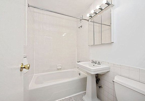 5th image of 154 W 70th St APT 5d