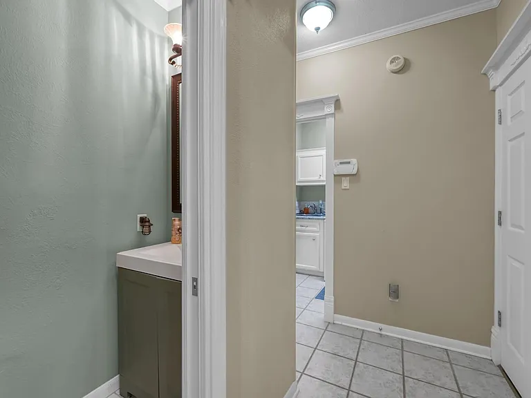 192 Monterrey Rd W — Photo 9