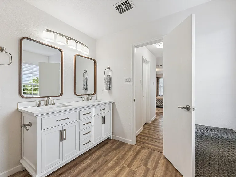 1653 Knight Trl — Photo 35
