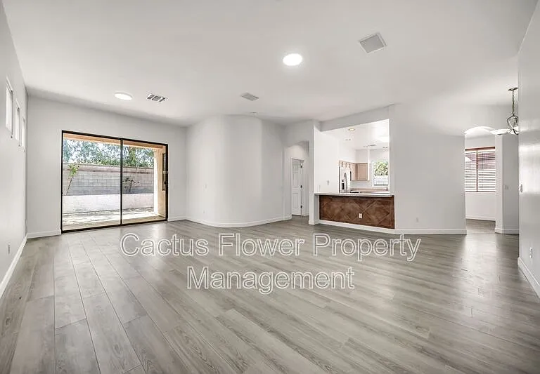 20276 N 64th Ave — Photo 10