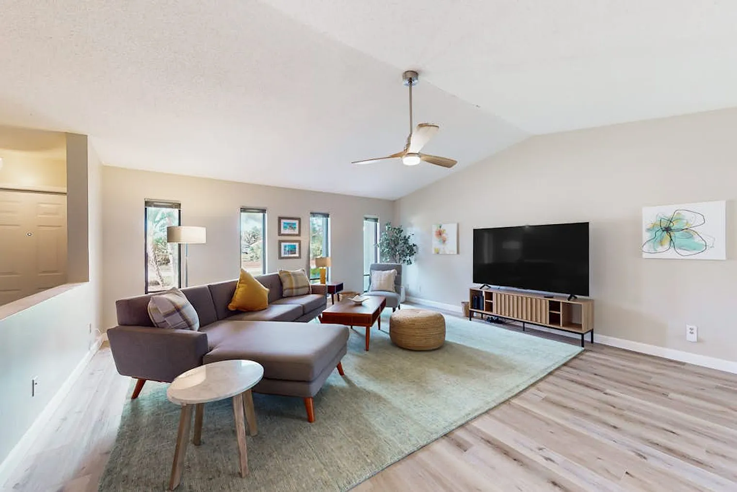 3 bed, 2.0 bath, 1700 sqft, $2,586 — Photo 1