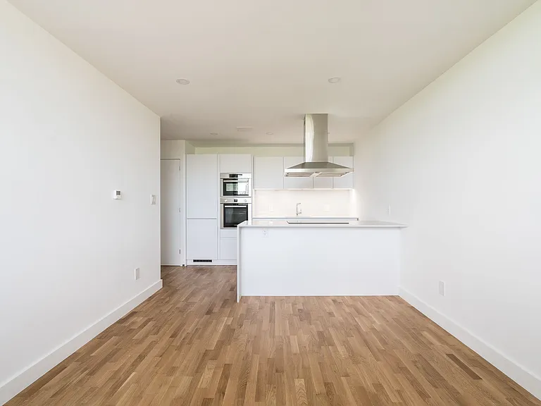 230 Oak St — Photo 47