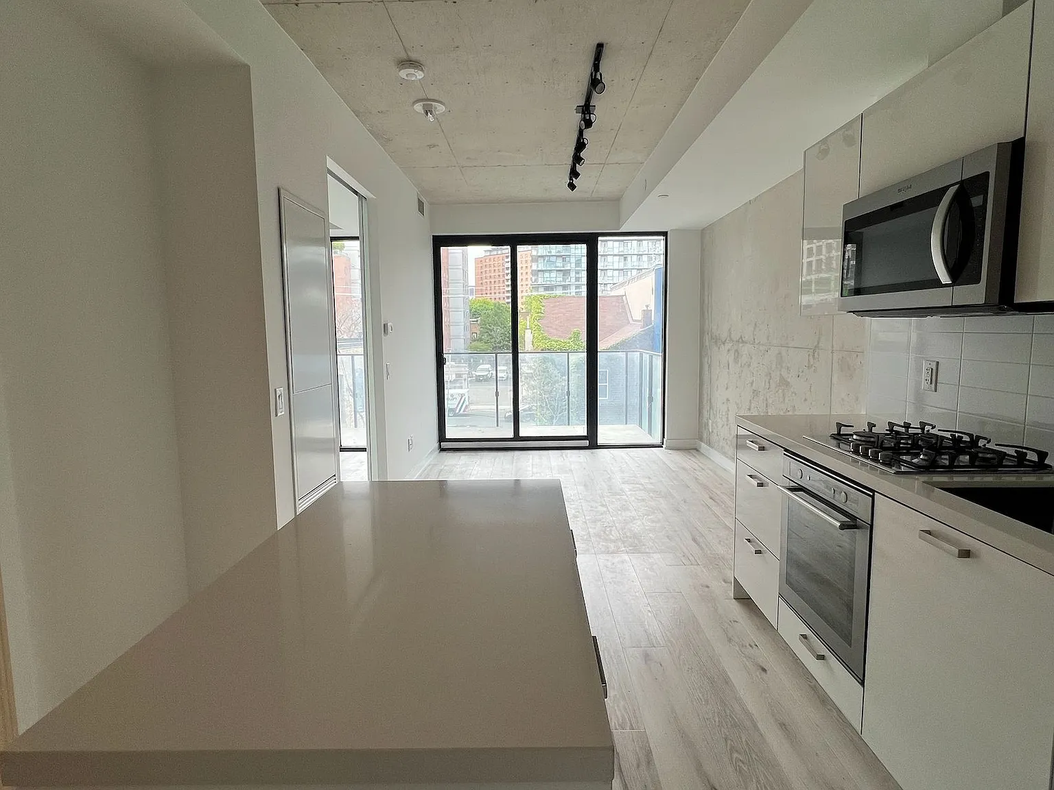 East 55 — Photo 3