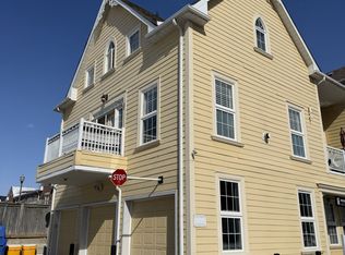 10472 Islington Ave #204, Vaughan, ON L0J1C0