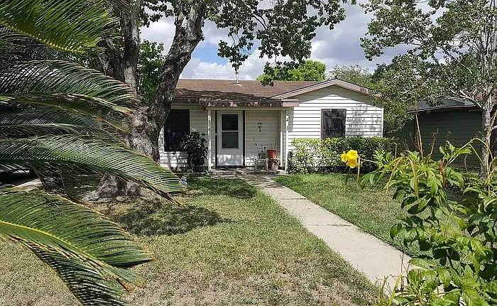 2 bed, 1.0 bath, $975 — Photo 1