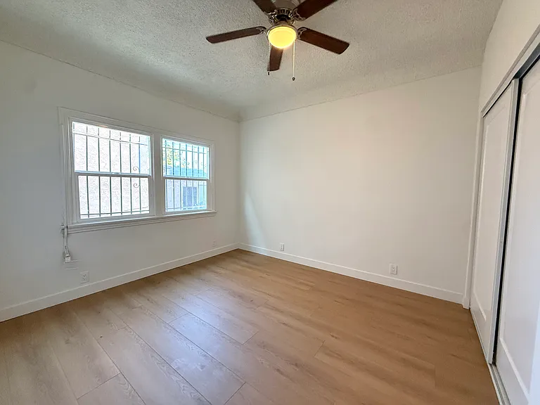 2519 W 42nd St #2519 — Photo 6