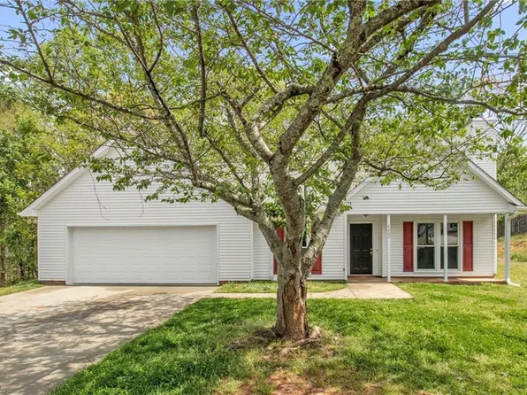 4002 Sourgum Ct, Greensboro, NC 27410