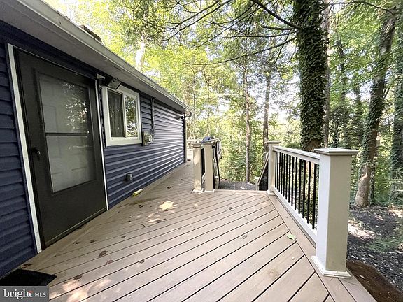 3rd image of 151 E Trails Rd