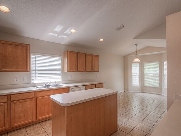 4th image of 4612 Woodford Dr