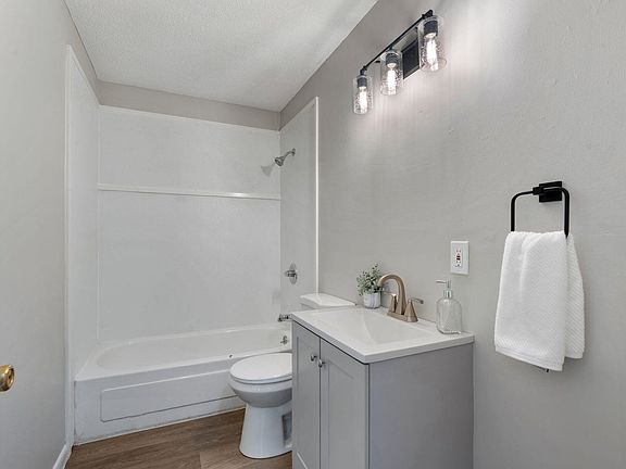 3rd image of 822 Sylvan Dr #822